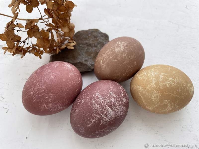 Секреты смешивания цветов при покраске пасхальных яиц