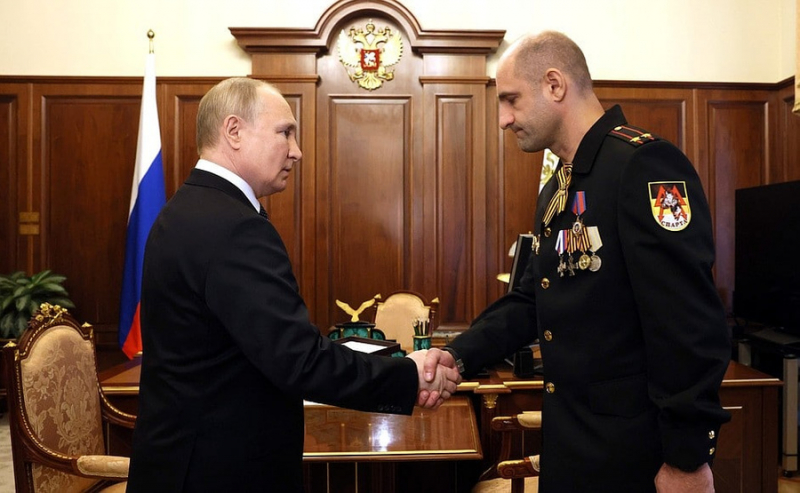 Путин встретился с отцом погибшего комбата "Спарты" Владимира Жоги