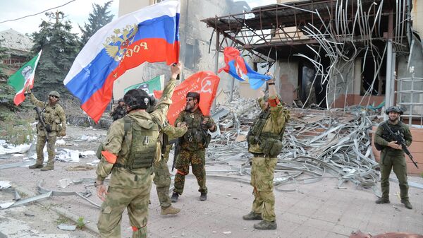 В Лисичанске показали брошенное украинцами западное оружие