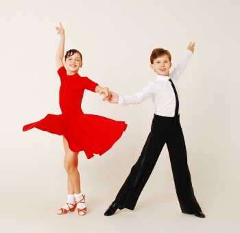 Преимущества и особенности спортивных танцев для детей