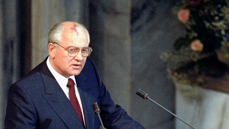 Берлускони заявил, что Горбачев изменил историю XX века