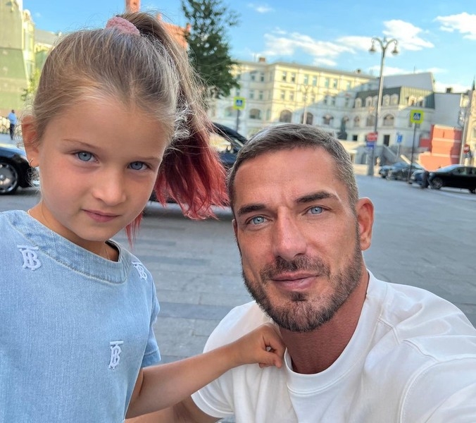 Курбан Омаров о разлуке с дочерью: «Когда сыну было шесть лет, он тоже меня так часто не видел» | StarHit.ru