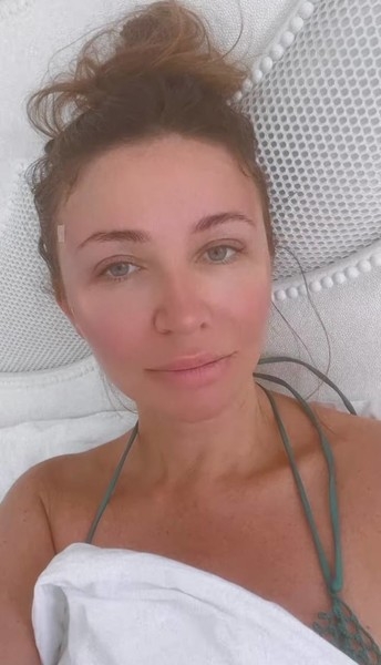 «На каждой кровати устроим с мужем марафон»: Блиновская сняла отель в Греции на день рождения | StarHit.ru