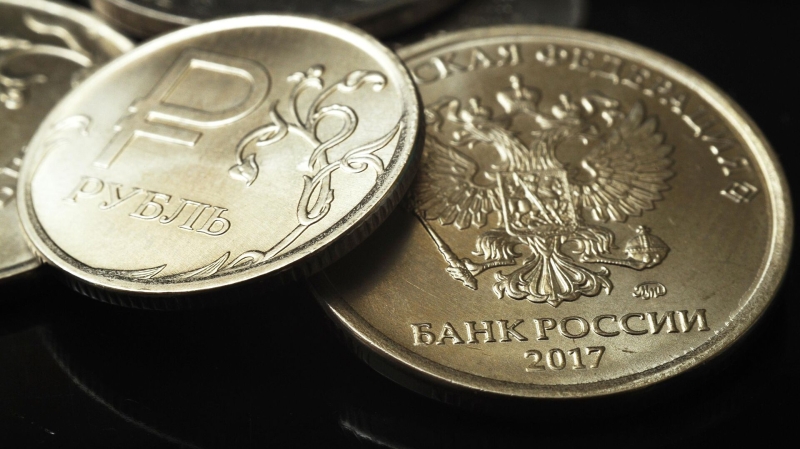 СМИ: укрепление рубля стало "головной болью" для иностранцев