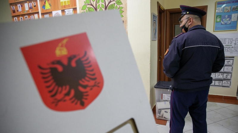 Задержанные в Албании россияне заявили, что они фотографы
