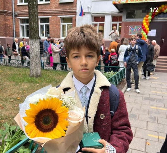 Дочь Барановской, сын Меладзе, дети Бородиной: звездные наследники на школьной линейке | StarHit.ru