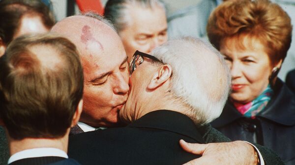 Лидер немецкой партии призвал объявить траур из-за смерти Горбачева