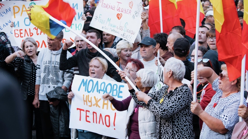 Митинг в Кишиневе завершился запуском шаров с картонным изображением Санду