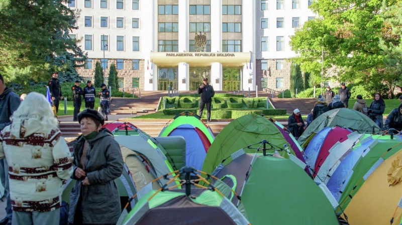 Оппозиция заявила о давлении полиции на участников протестов в Кишиневе