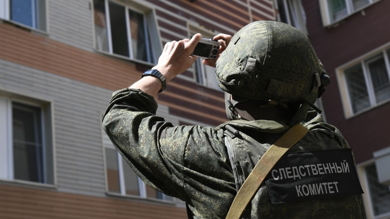 СК осмотрел школу в Рубежном, подвергшуюся обстрелам со стороны ВСУ