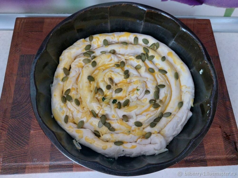 Готовим пирог со шпинатом и сыром из слоеного теста
