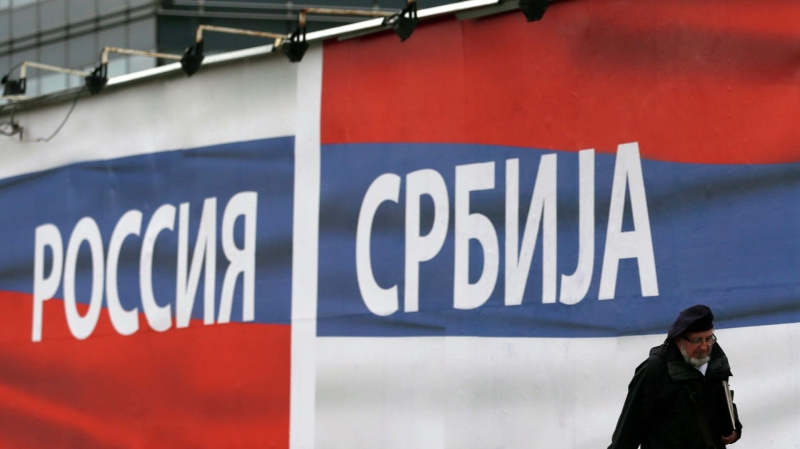 "Бомбы летали над головой": в Сербии сравнили отношение к НАТО и России