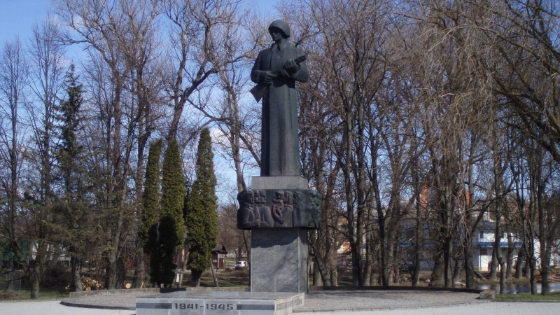 Мэр Резекне назвал снос памятника советским воинам варварством