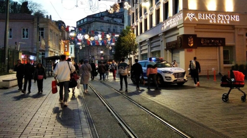 Улицу в Стамбуле, где произошел теракт, открыли для пешеходов, сообщил NTV