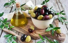 Чем полезны оливки и маслины?