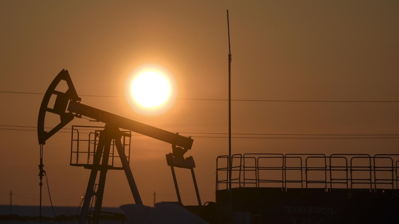 СМИ: цена на российскую нефть марки Urals упала ниже 45 долларов