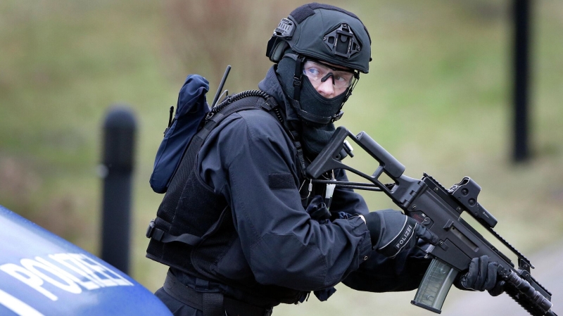 В Германии полиция проводит операцию, связанную с захватом заложников