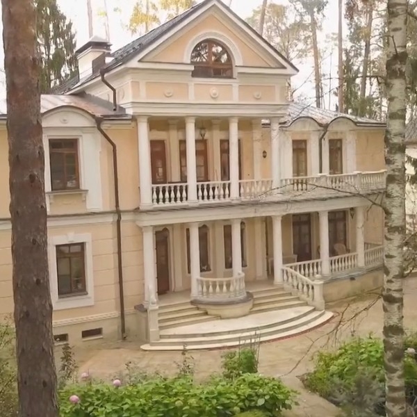 Антиквариат на миллионы, особняк на Николиной горе и квартира в Москве: наследство Инны Чуриковой