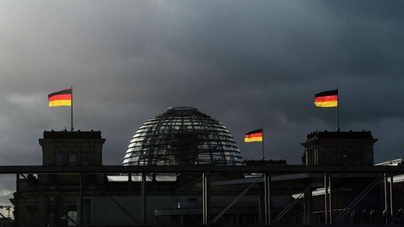 Две трети немцев хотят отставки министра обороны Германии, показал опрос