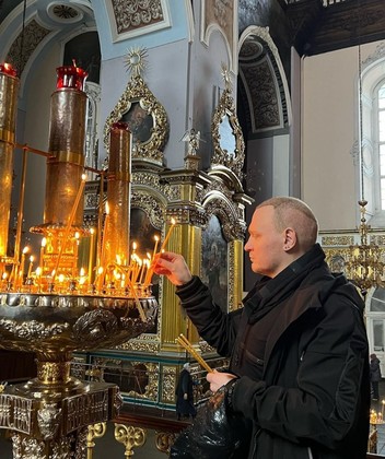 Перенесший рак Сергей Сафронов сделал операцию по пересадке волос — фото