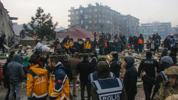 Под завалами в Сирии спасли новорожденного ребенка, передают СМИ