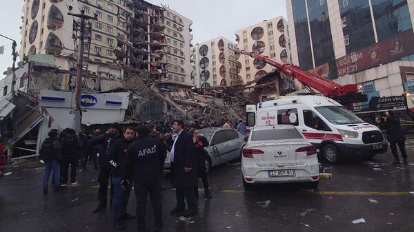 Синоптики прогнозируют снегопад и дожди в зоне землетрясения в Турции