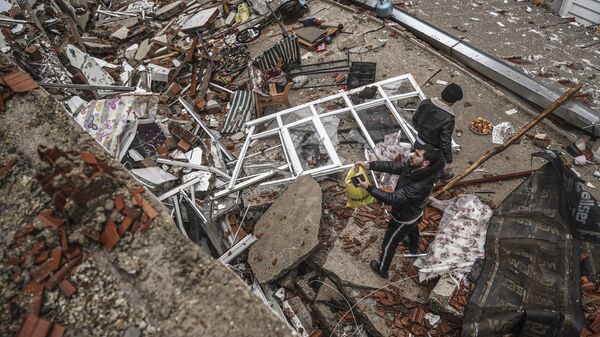 СМИ: в Турции спасли шесть человек спустя 68 часов после землетрясения