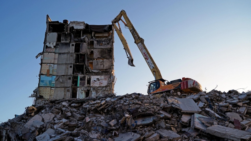 Снос разрушенных многоэтажек в Мариуполе закончат в этом году