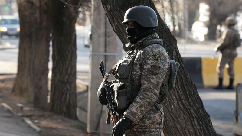 В Казахстане опровергли слухи об отправке военной техники на Украину