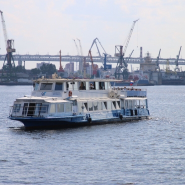 Обзор экскурсий по рекам и каналам Санкт-Петербурга