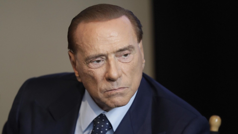 Берлускони заверил, что справится с болезнью