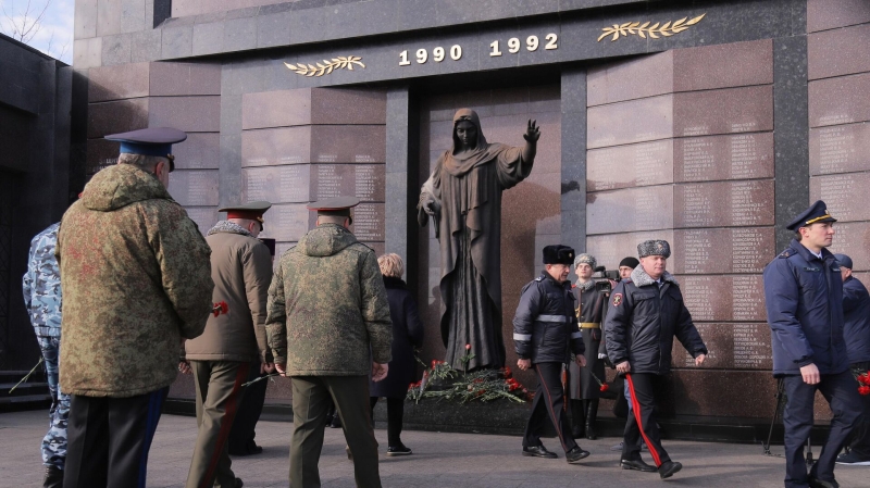 Глава Приднестровья возложил венок к Вечному огню на Мемориале славы