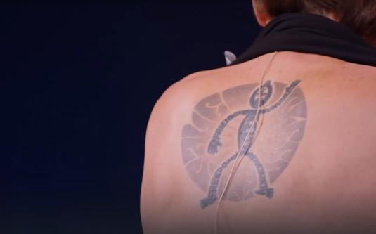 Павел Воля обнажил свои татуировки и объяснил их значение
