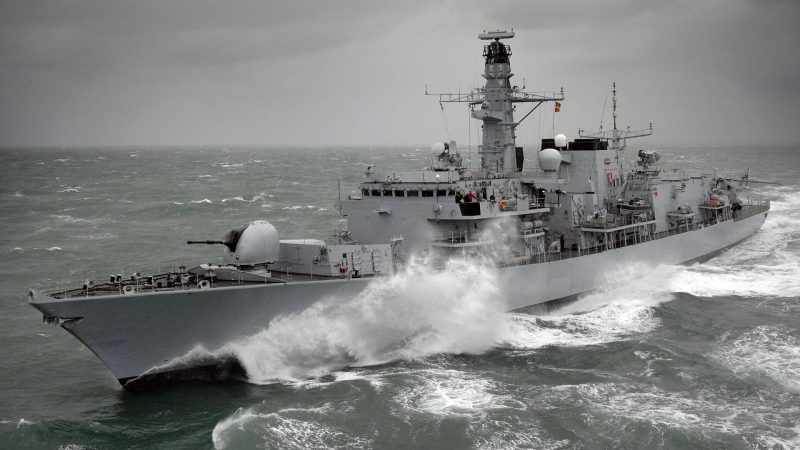 СМИ: Британия направила фрегат для наблюдения за "российской армадой"