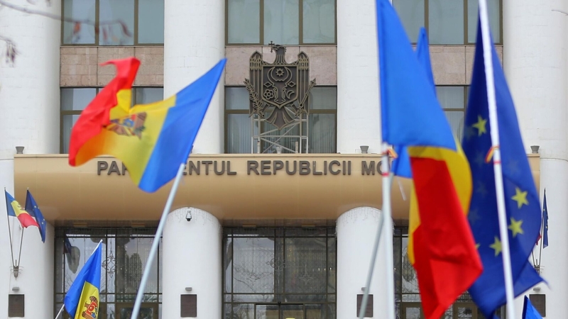 В Молдавии социалисты разработали постановление об "узурпации власти"