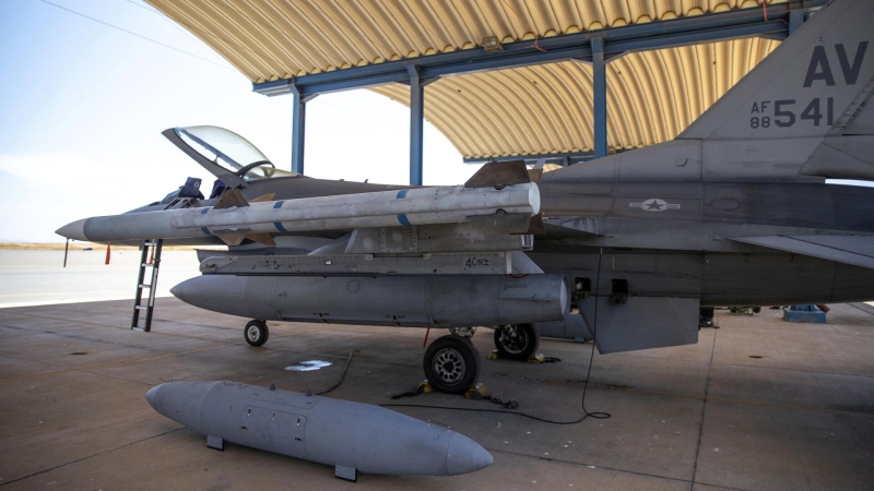 СМИ: Госдеп США убеждает сенатора Менендеса не мешать поставкам F-16 Турции