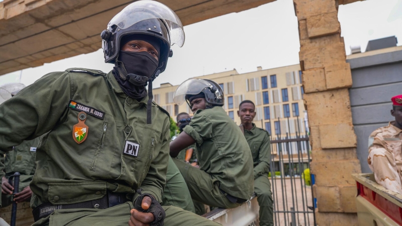 МИД Франции подтвердил, что не признает требований мятежников в Нигере