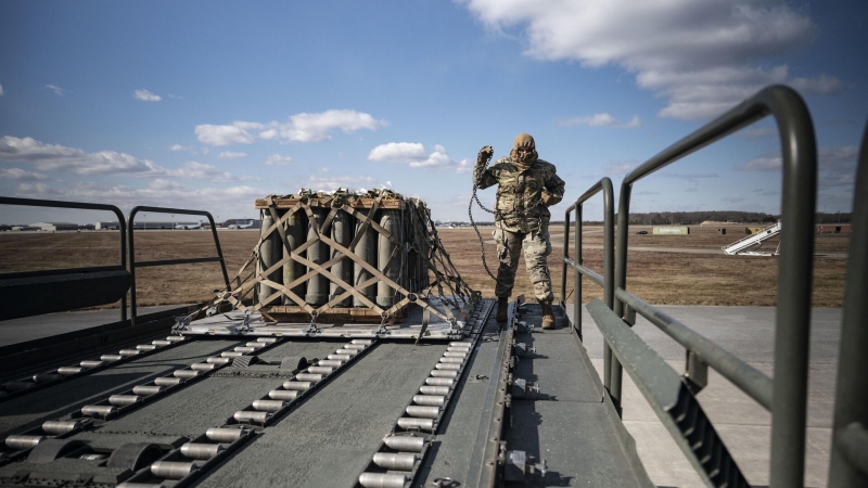 СМИ: США работают над контрактами по оружию для Украины на крупную сумму