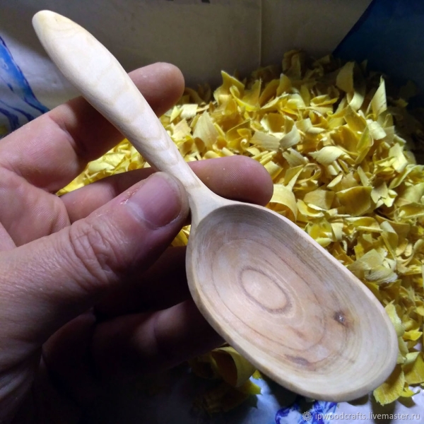 Вырезаем деревянную ложку