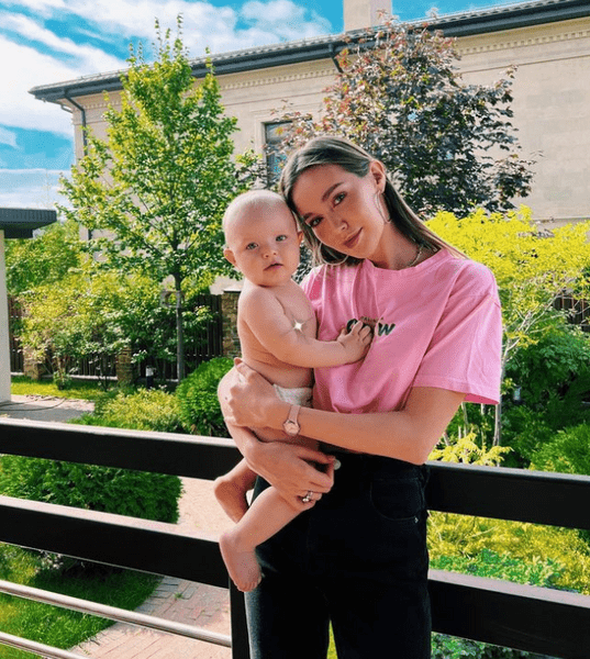 «Глаза были не грустные, а измученные»: Анастасия Костенко о трудностях четвертой беременности