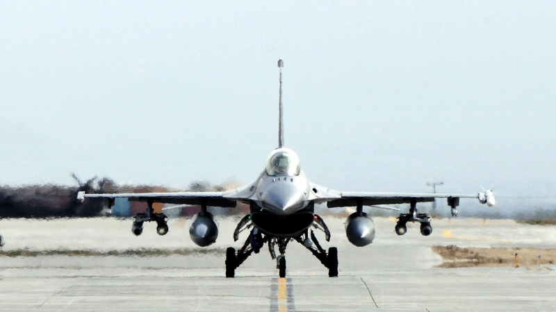 Пентагон сообщил о времени на обучение украинских летчиков на F-16