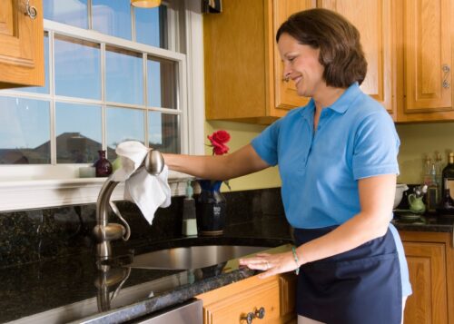 Как правильно выбрать домашний персонал: советы и рекомендации