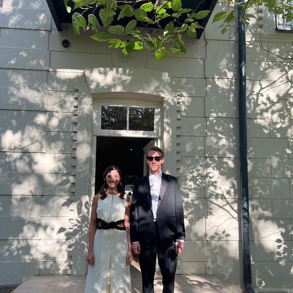 Будто Джанабаевой и нет: Валерий Меладзе позирует с бывшей женой на свадебных фото старшей дочери