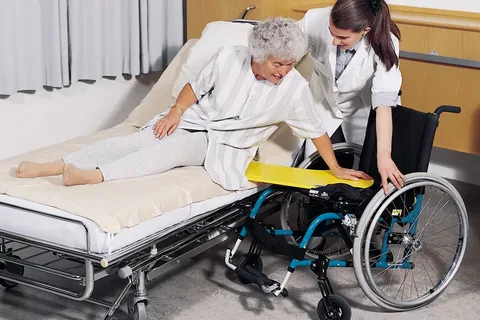 Эффективные и безопасные перевозки лежачих больных: забота и комфорт в движении