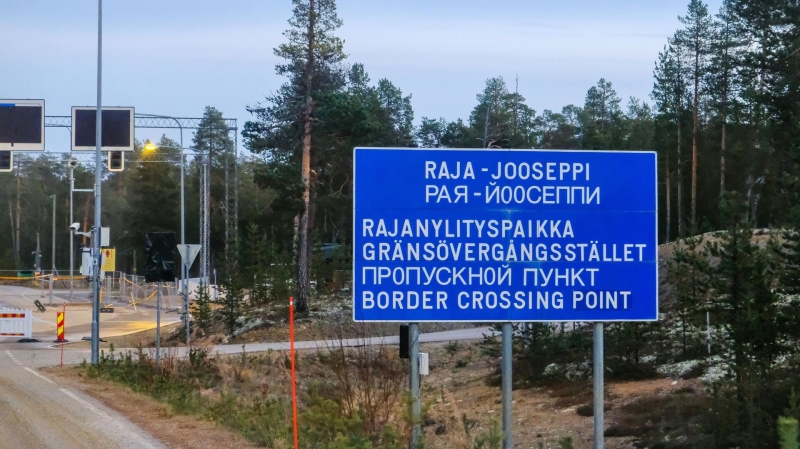 Финские пограничники применили газ против мигрантов на границе с Россией