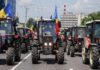 Молдавские фермеры на тракторах заблокировали один из въездов в Кишинев