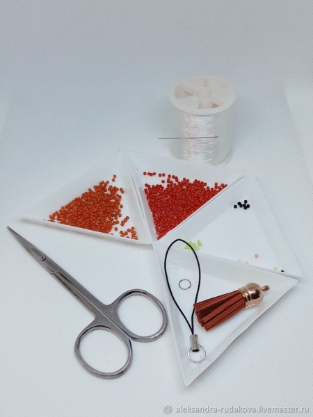 Основы кирпичного плетения бисером на примере брелка с кошечкой