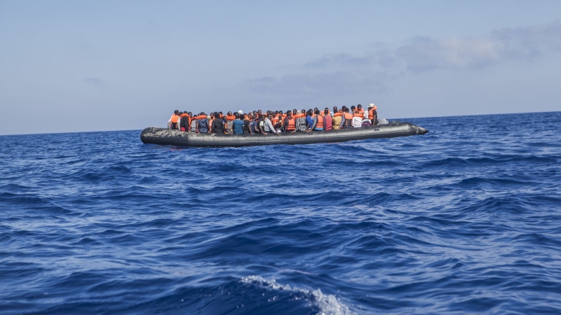 При кораблекрушении в Средиземном море пропали восемь мигрантов