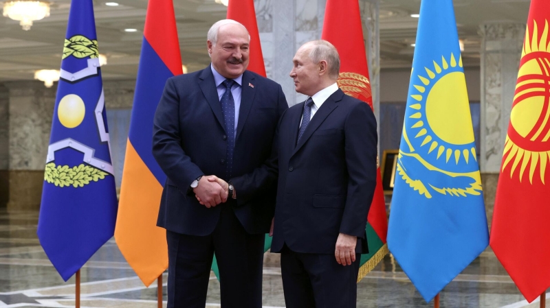 Путин и Лукашенко после саммита ОДКБ пообщались один на один