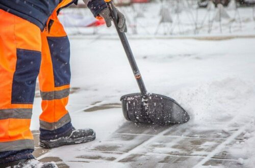 Эффективные методы уборки снега: советы профессионалов для содержания территории в порядке